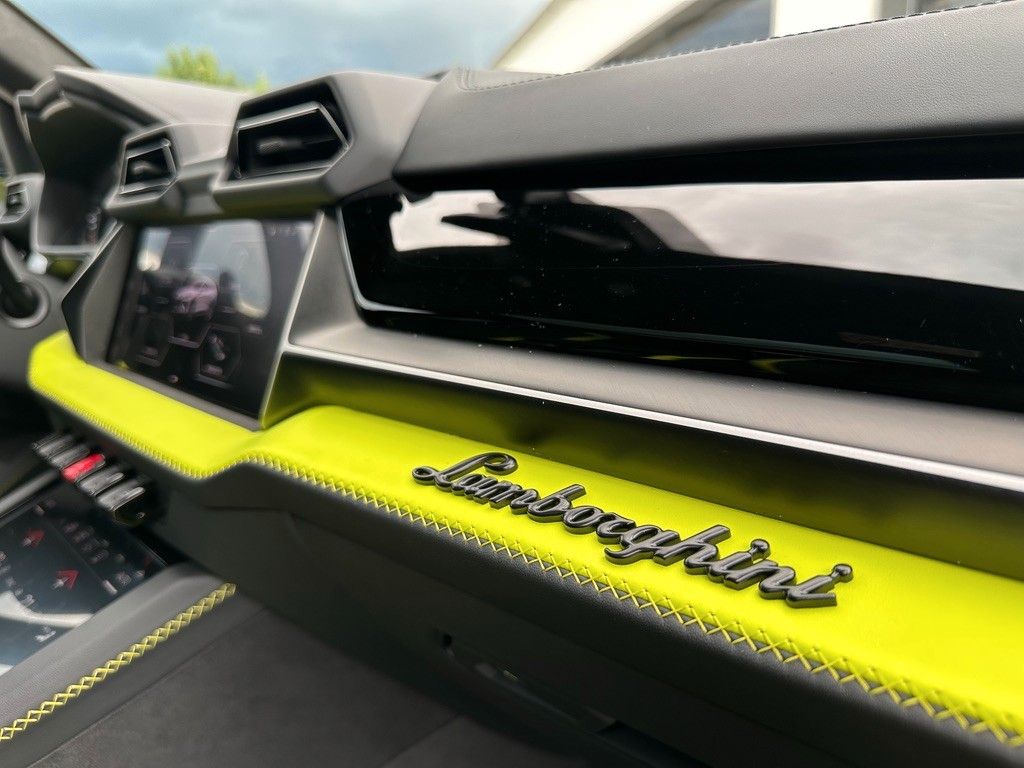 Lamborghini Urus - Samsaru's Car Outlet