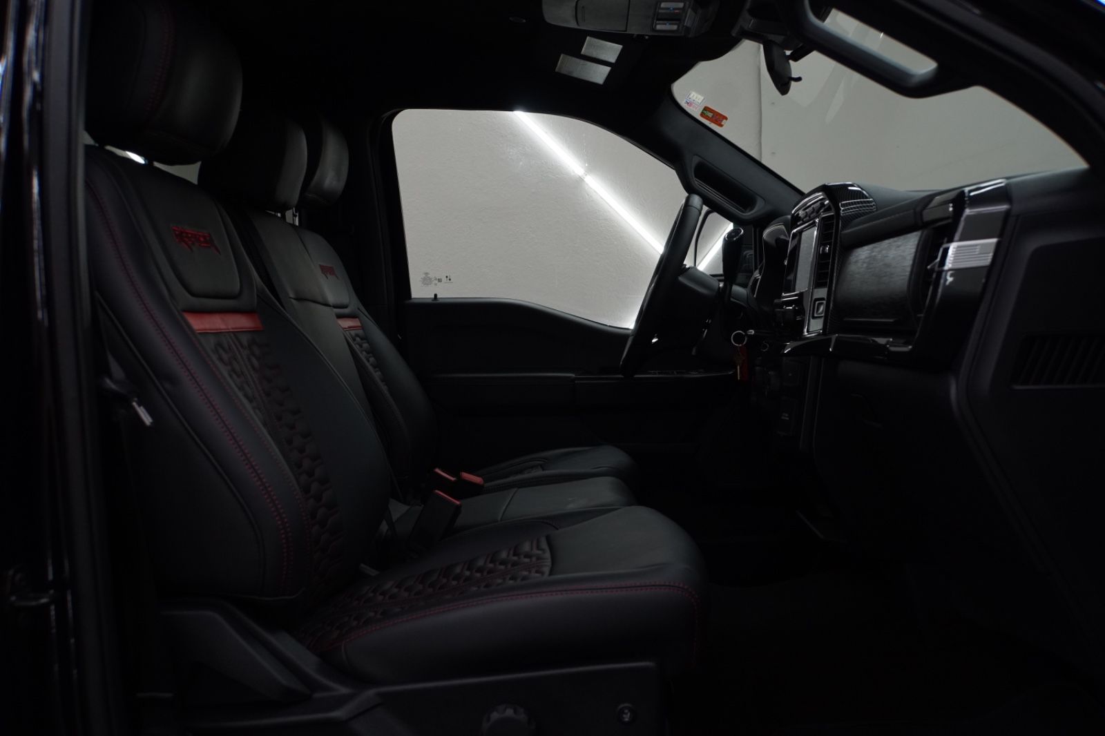 Ford F 150 RAPTOR - Samsaru's Car Outlet