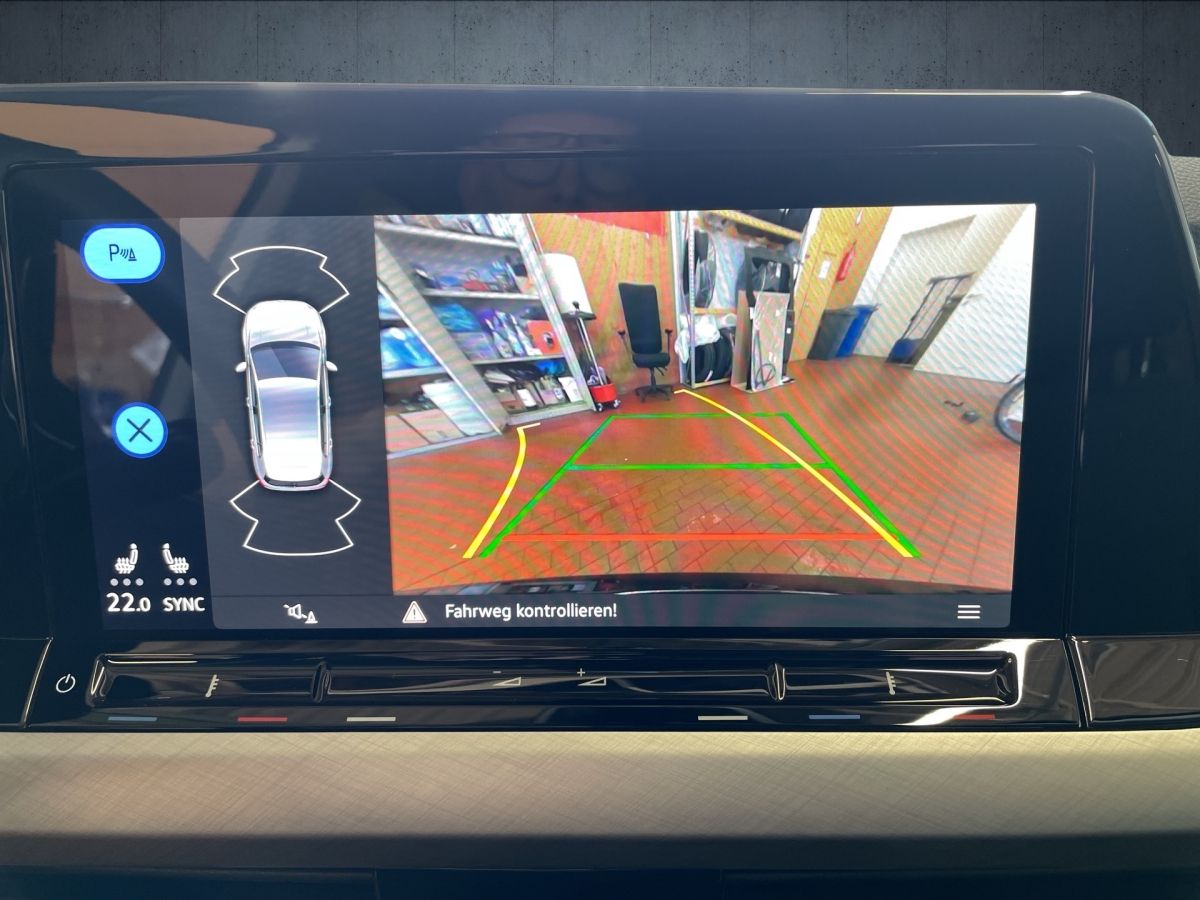 Volkswagen Golf Life 2.0 TDI DSG - Samsaru's Car Outlet