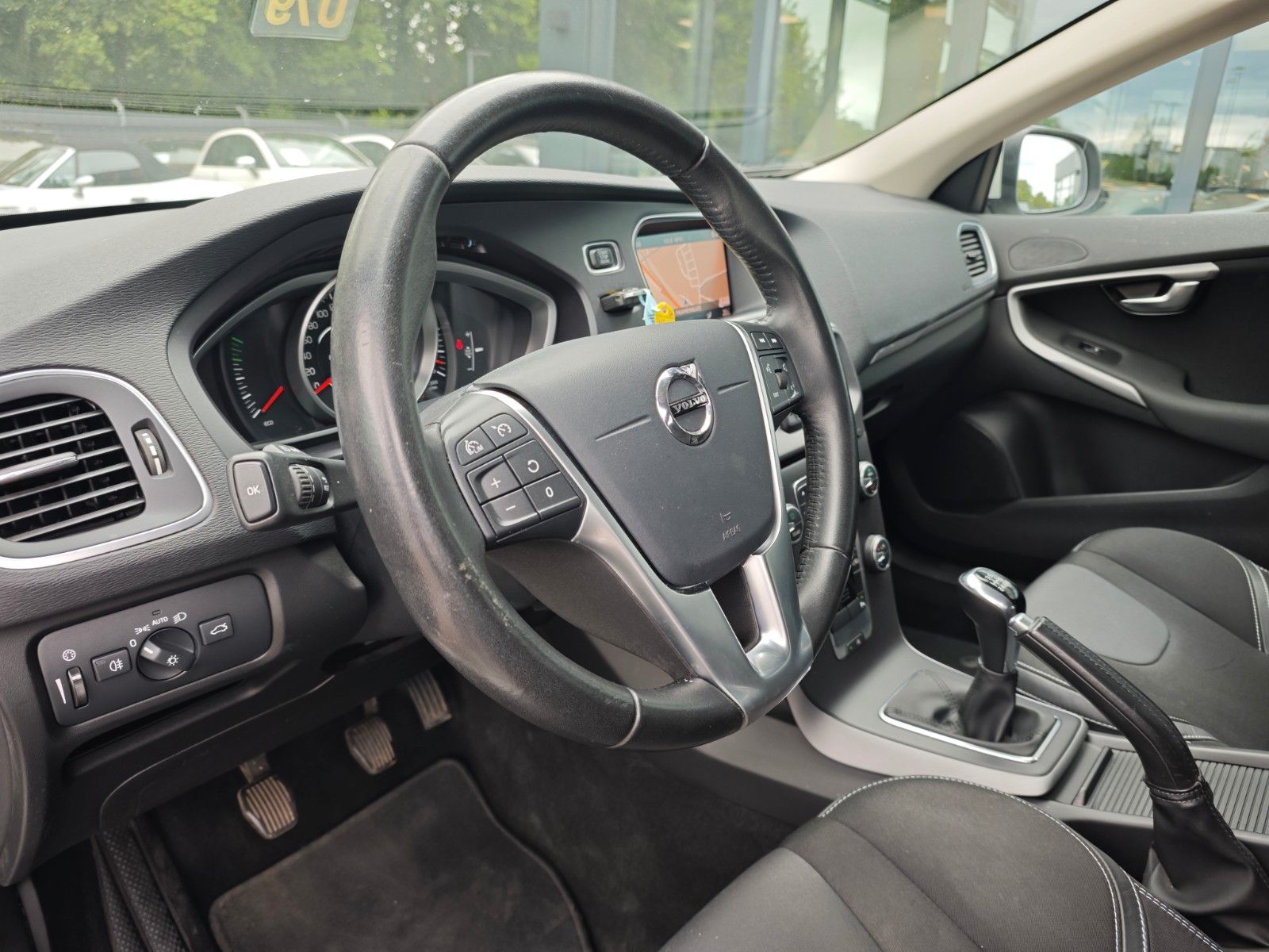 Volvo V40 2.0d MOMENTUM*NAVI*PDC*VOLL-LED*KLIMAAUTO.*