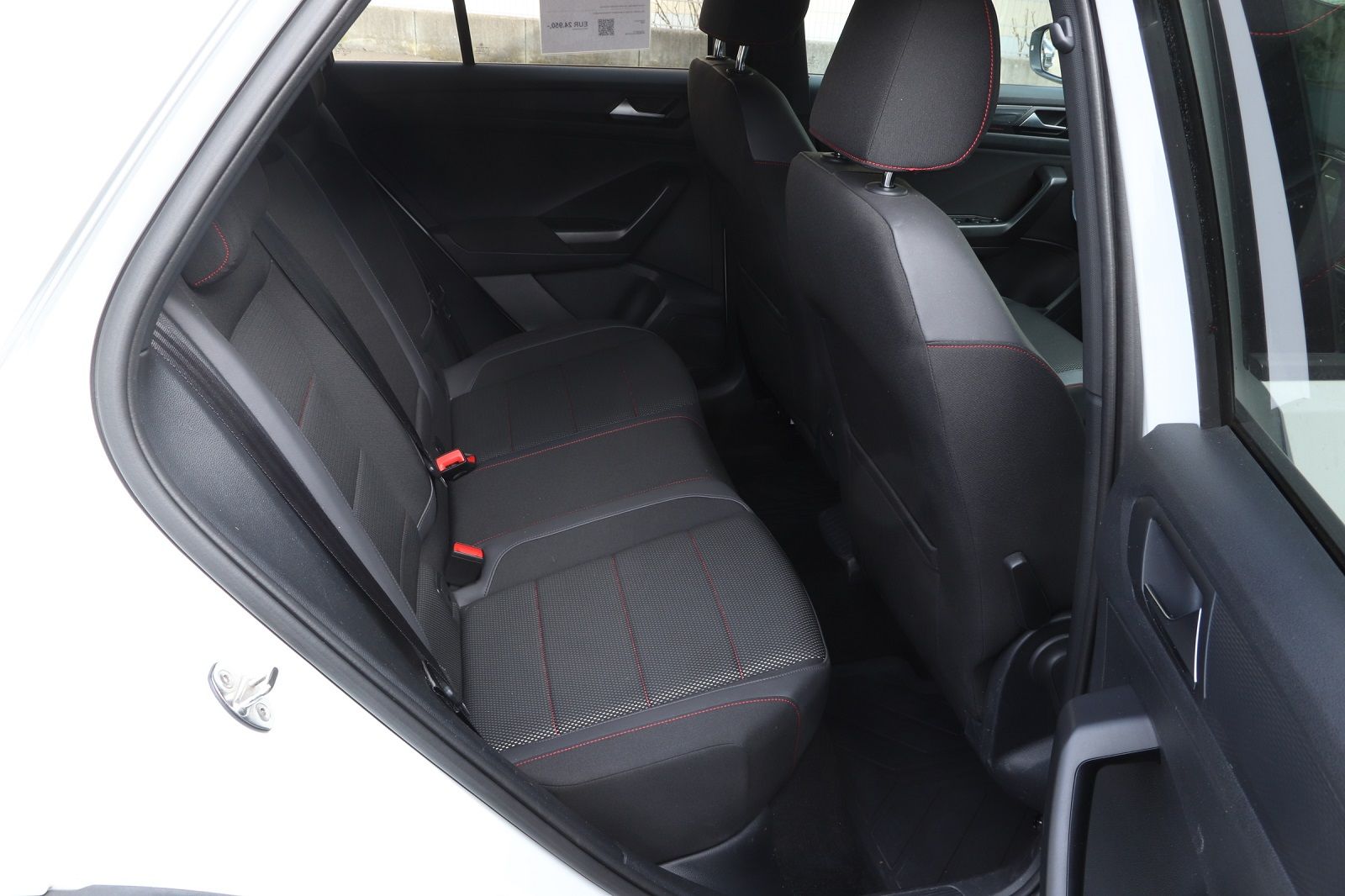 Volkswagen T-Roc 1.5 TSI Sport - Samsaru's Car Outlet