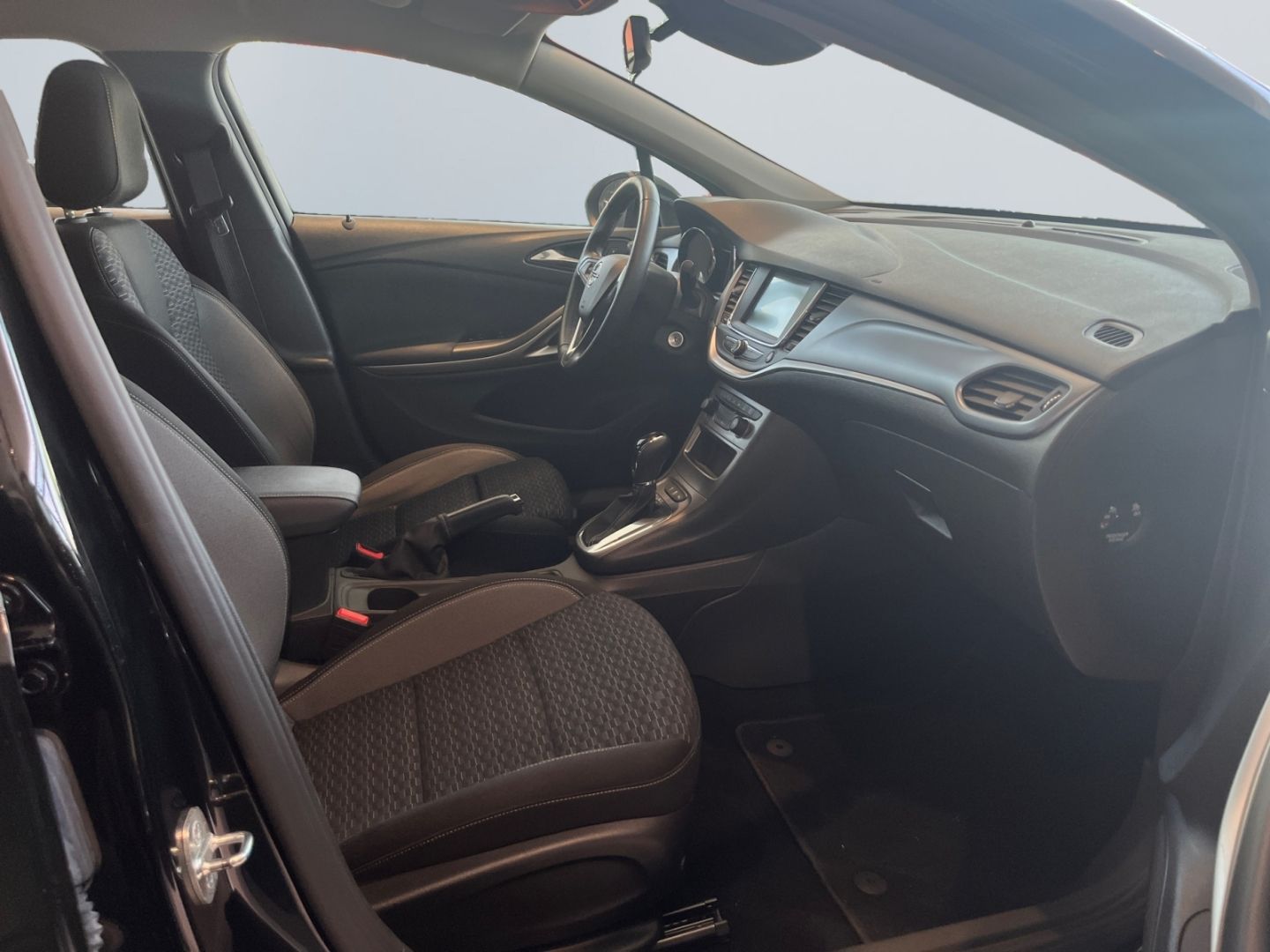 Opel Astra 1.2 Turbo ST Edition - Samsaru's Car Outlet