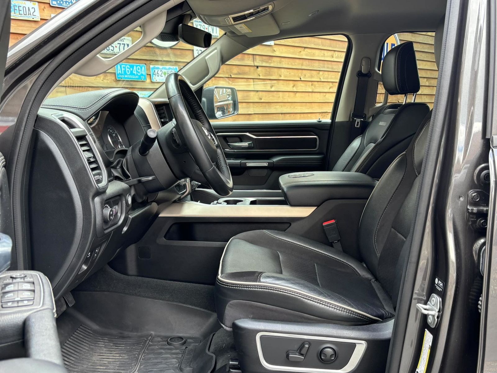Dodge RAM 1500 Laramie 5.7L AHK Memory 4x4 Alpine LPG