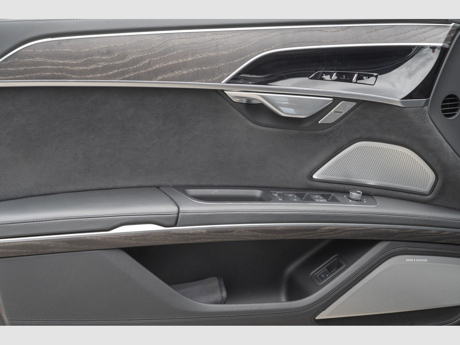 Audi A8 L 60TFSI Advanced - Samsaru's Car Outlet