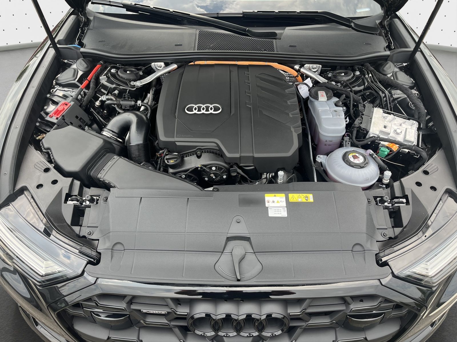 Audi A6 Avant 55 TFSI e S line - Samsaru's Car Outlet