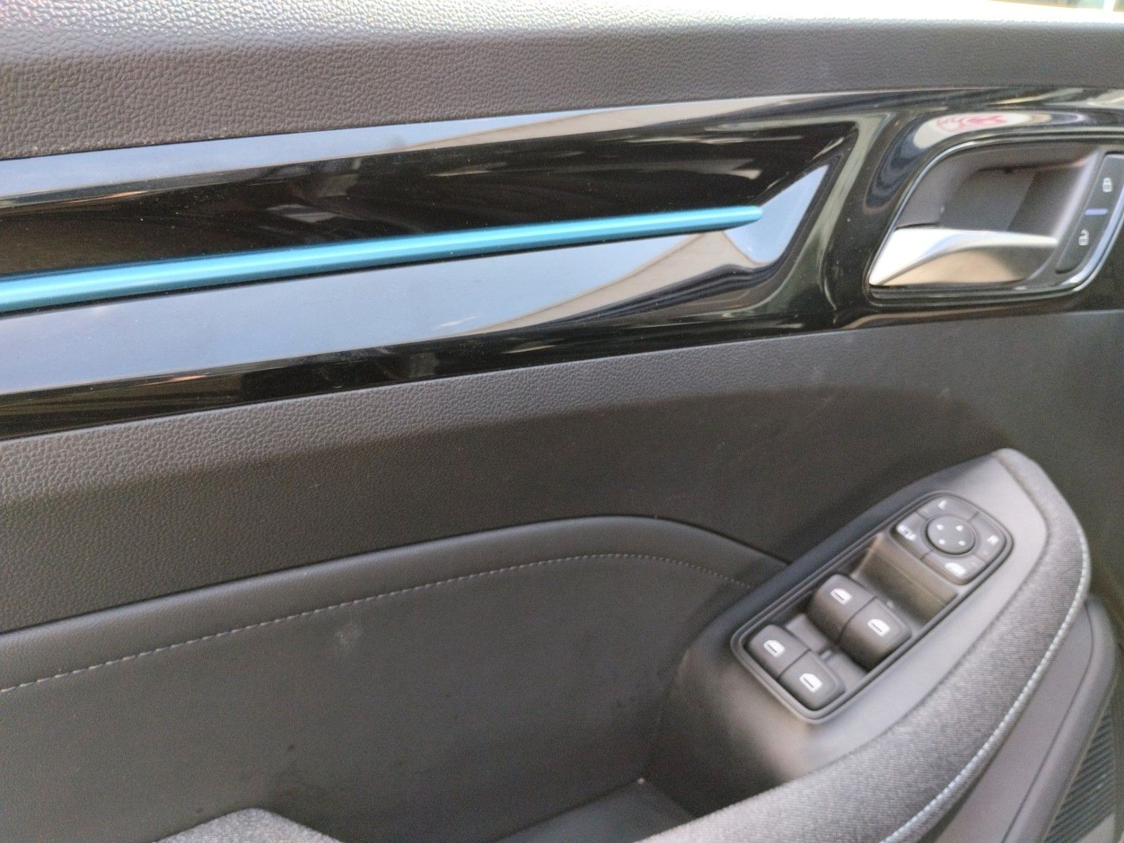 MG5 61,1 kWh Luxury - 8-fach bereift-
