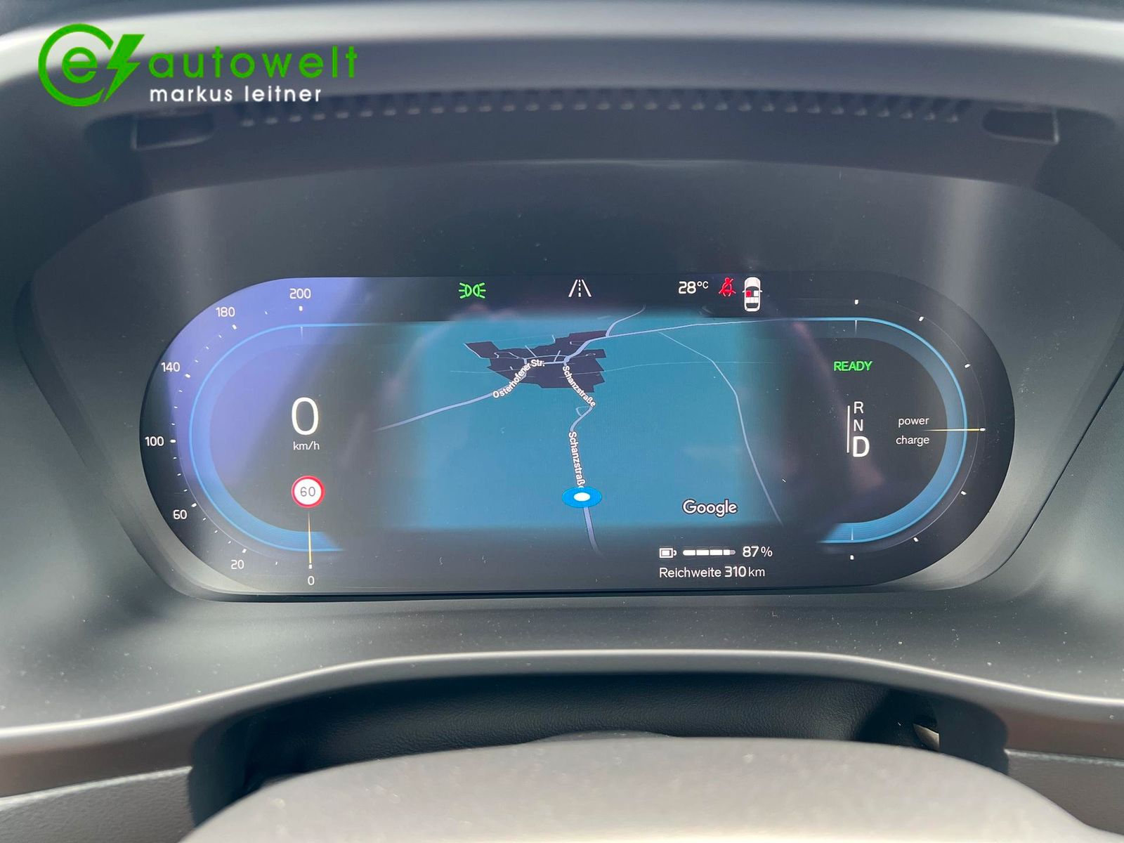 Volvo XC40 Plus Recharge Pure AWD - Samsaru's Car Outlet