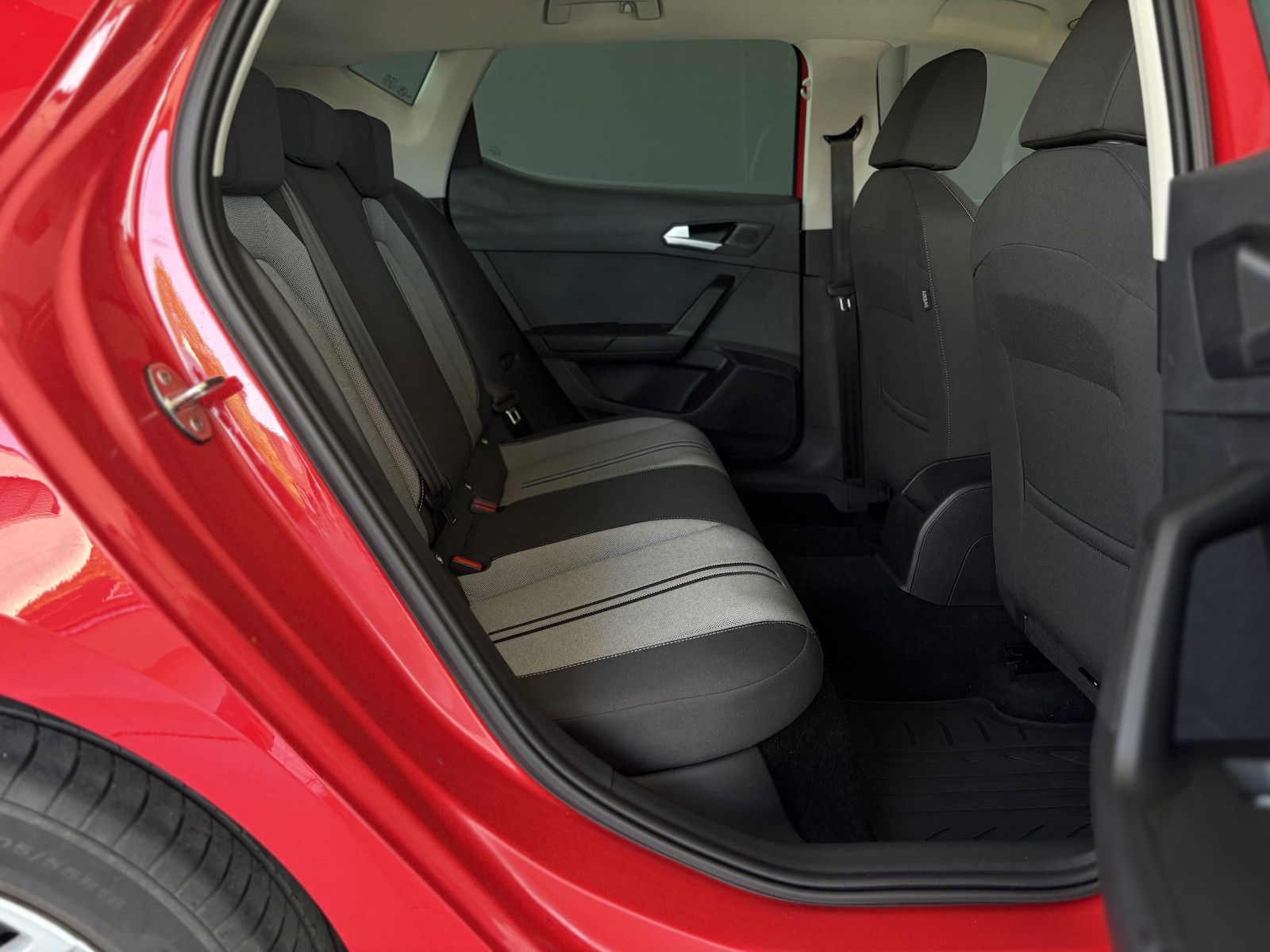 Seat Leon 1.0 eTSI Style - Samsaru's Car Outlet