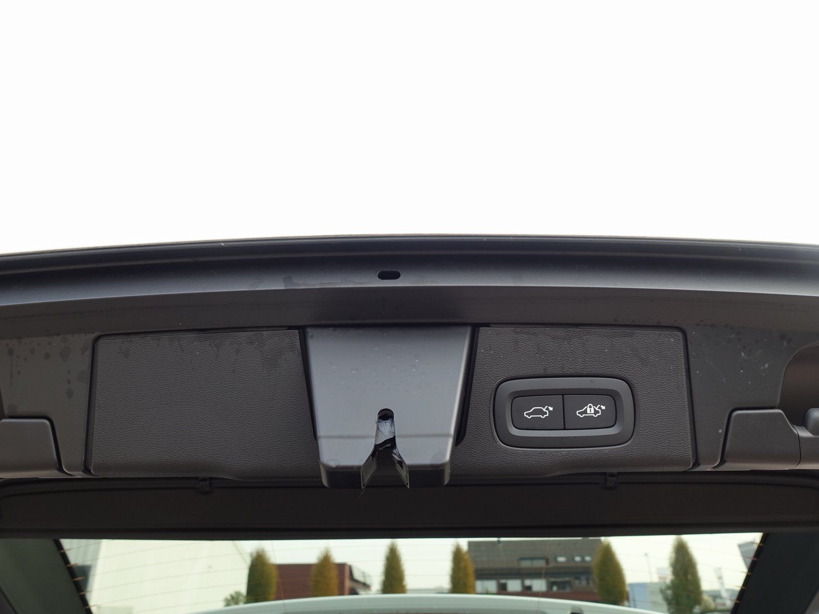 Volvo XC60 T6 Black Edition Plus Dark 360°/AHK/22"