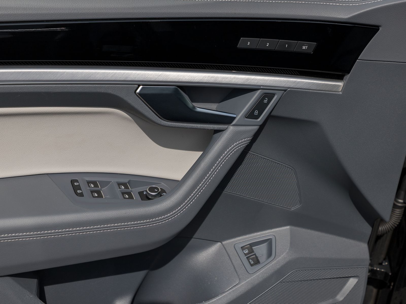 Volkswagen Touareg 3.0 TSI eHybrid 4Motion Elegance - Samsaru's Car Outlet