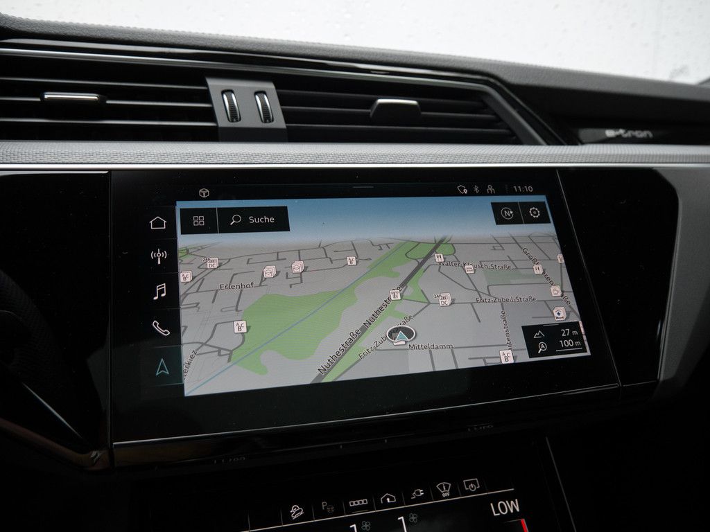 Audi Q8 S line 50 e-tron quattro - Samsaru's Car Outlet