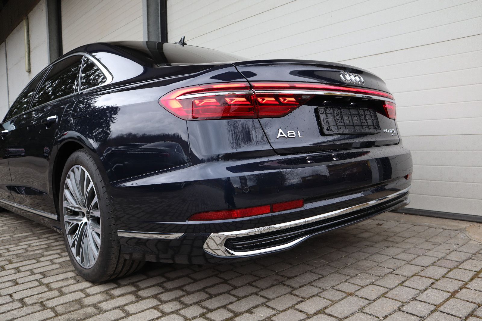 Audi A8L 60 TFSIe lang exclusive - Samsaru's Car Outlet