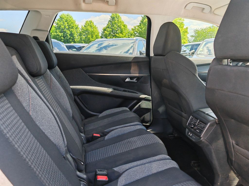 Peugeot 5008 PureTech 130 EAT8 - Samsaru's Car Outlet