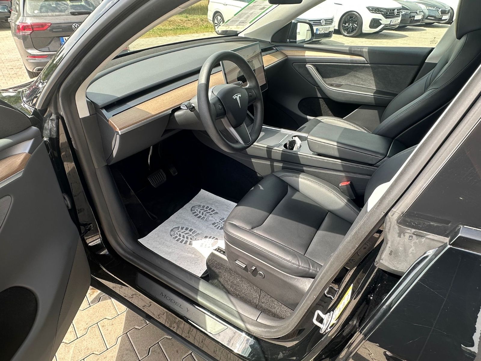 Tesla Model Y Long Range Dual AWD