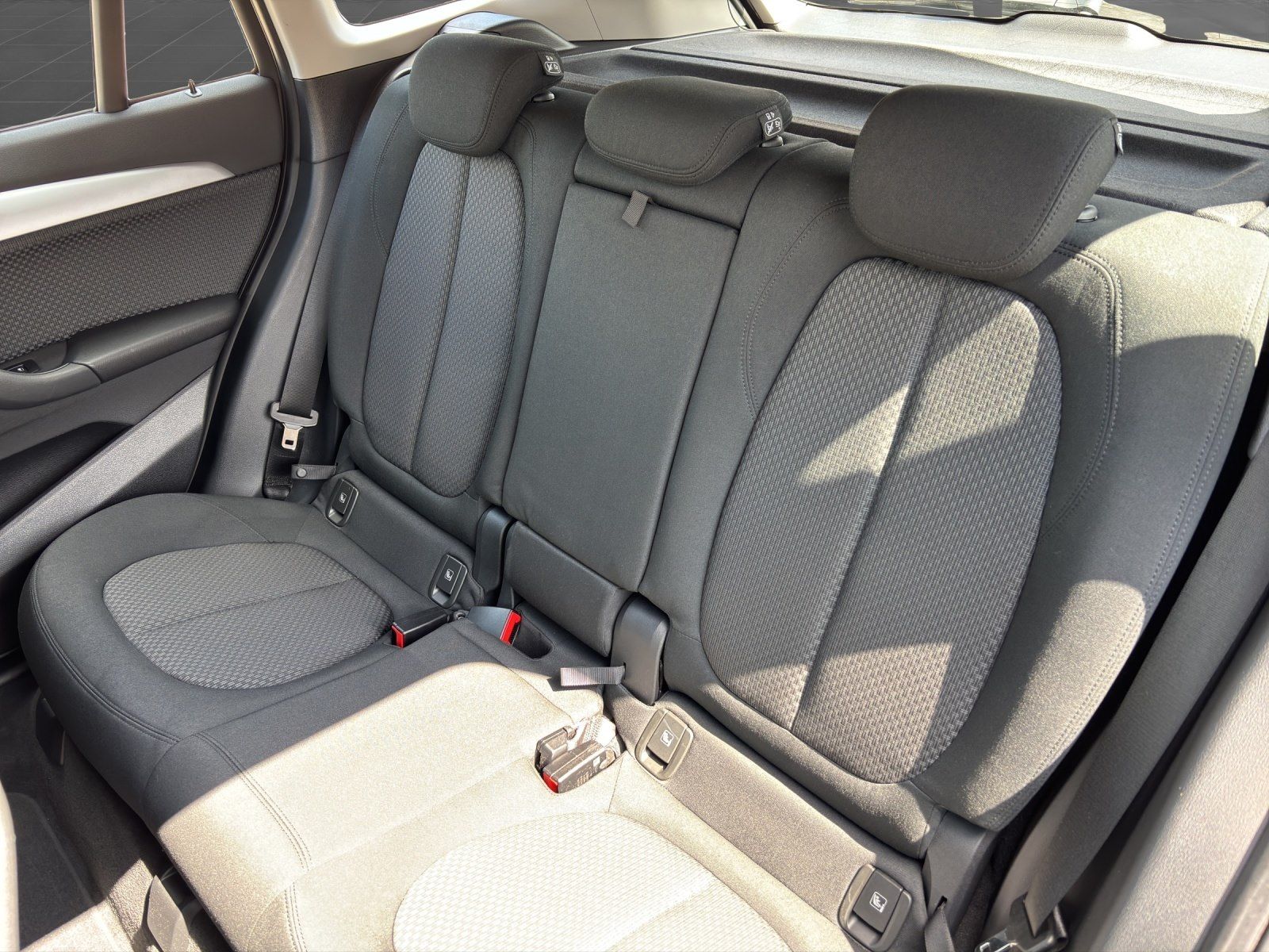 BMW X1 xDrive18d - Samsaru's Car Outlet