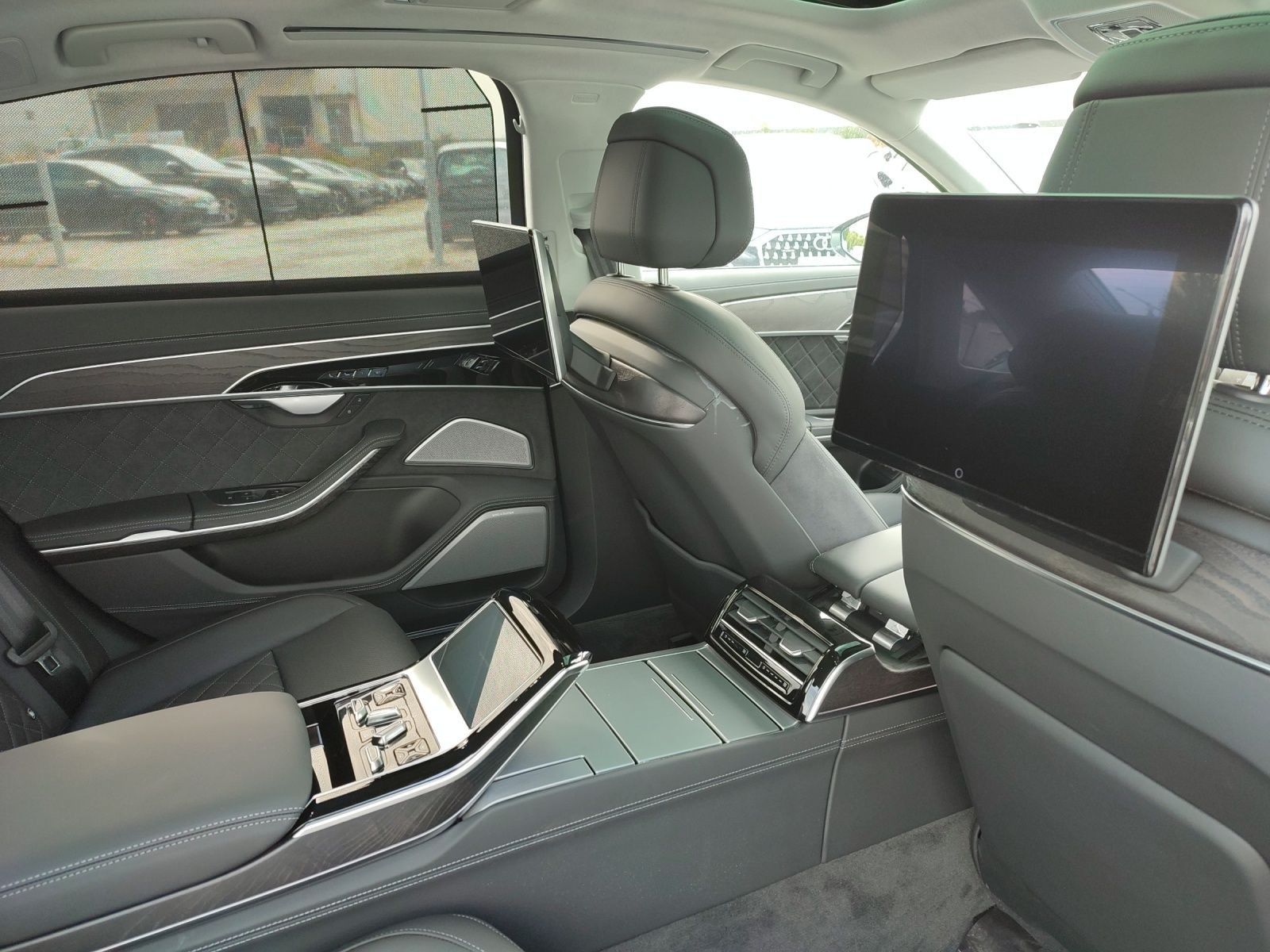 Audi A8 L 60 TFSI e quattro S line - Samsaru's Car Outlet