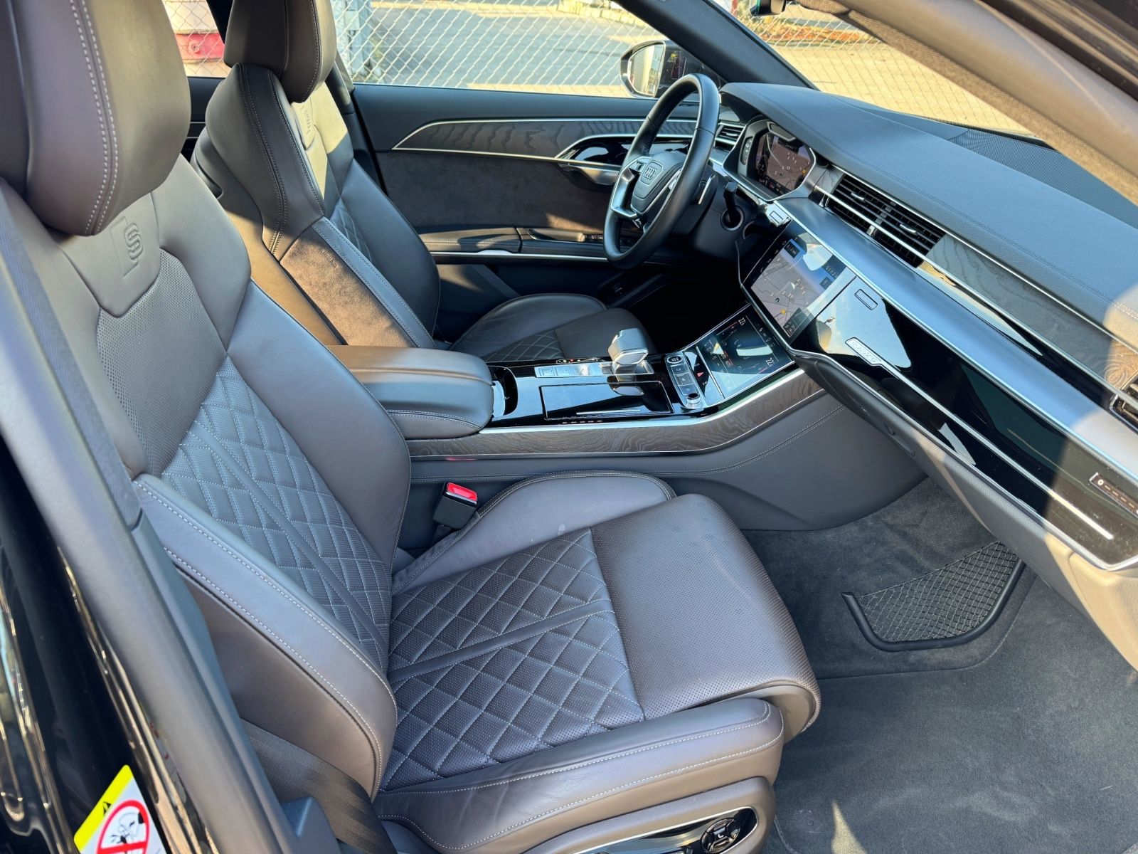 Audi A8 60 TFSI e quattro - Samsaru's Car Outlet