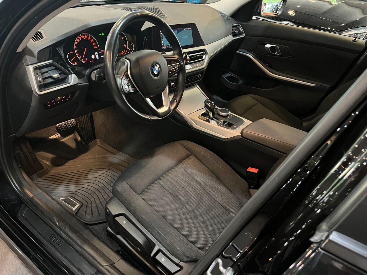 BMW 320d Touring xDrive Business - Samsaru's Car Outlet