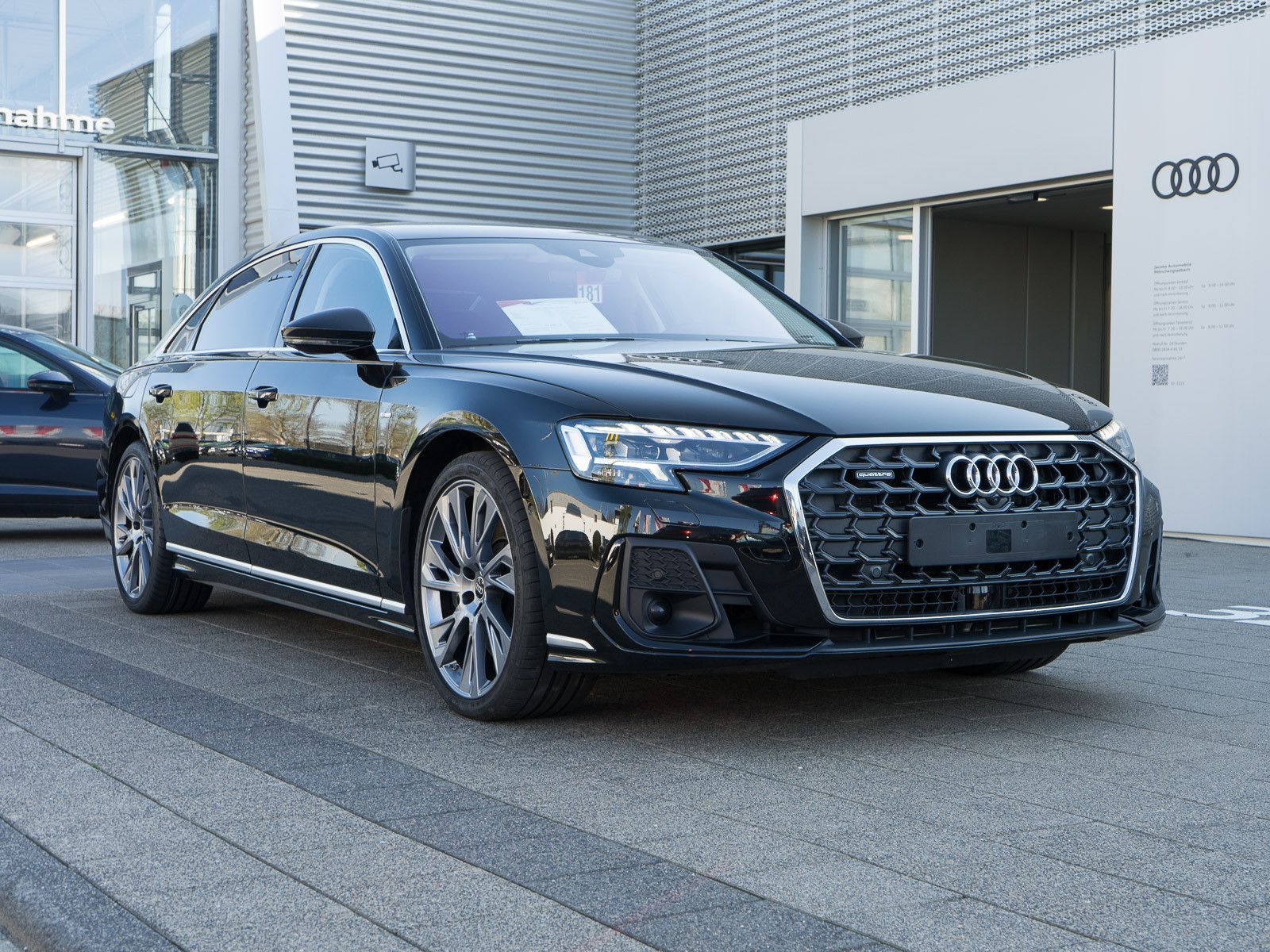 Audi A8 L 60TFSIe S line - Samsaru's Car Outlet
