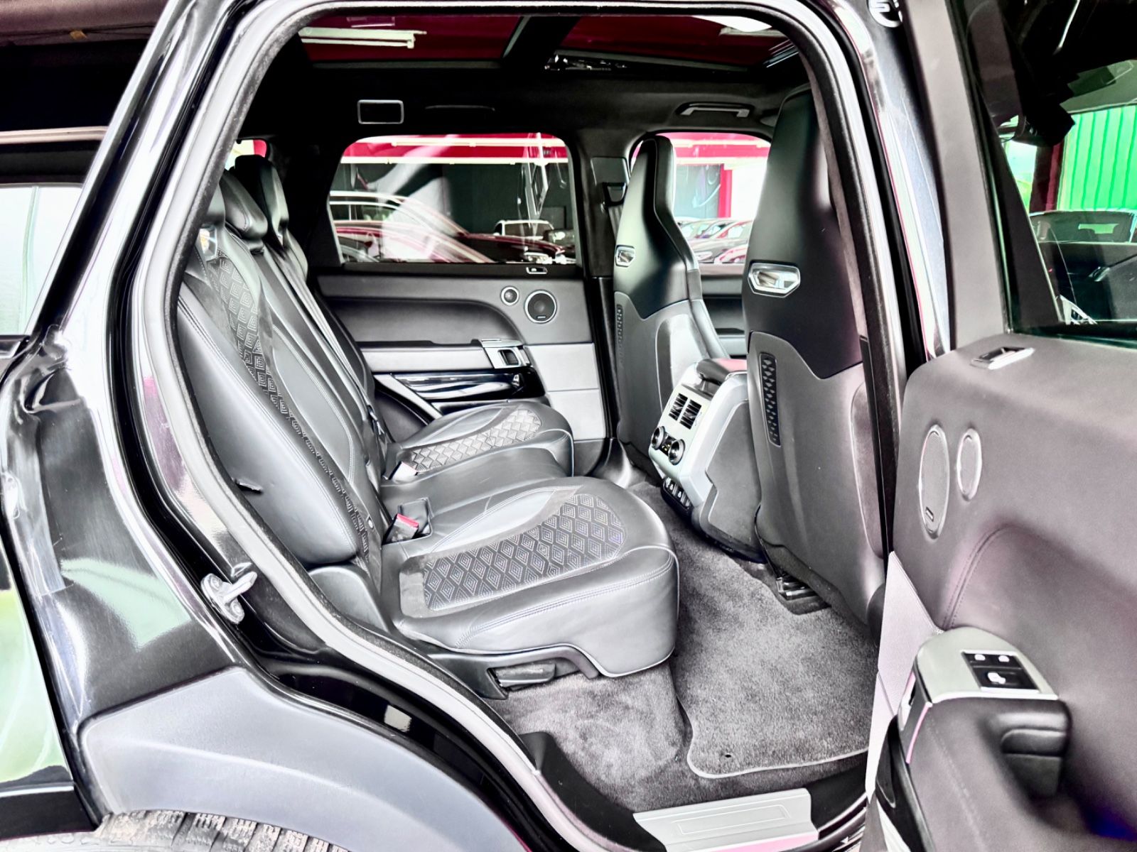 Range Rover Sport SVR - Samsaru's Car Outlet