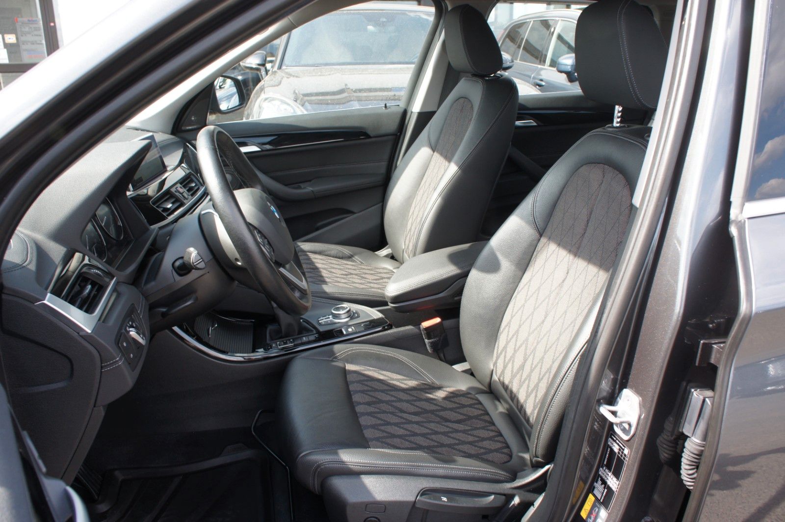 BMW X1 xDrive 25e xLine - Samsaru's Car Outlet
