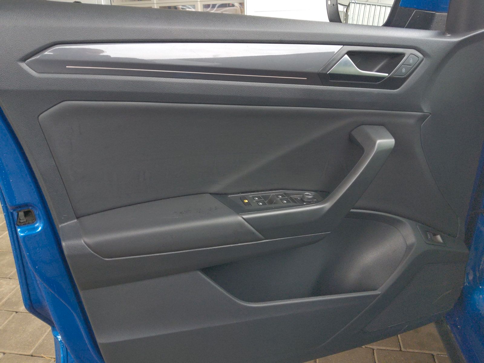 Volkswagen T-Roc R-Line 2.0 TSI 4x4 - Samsaru's Car Outlet