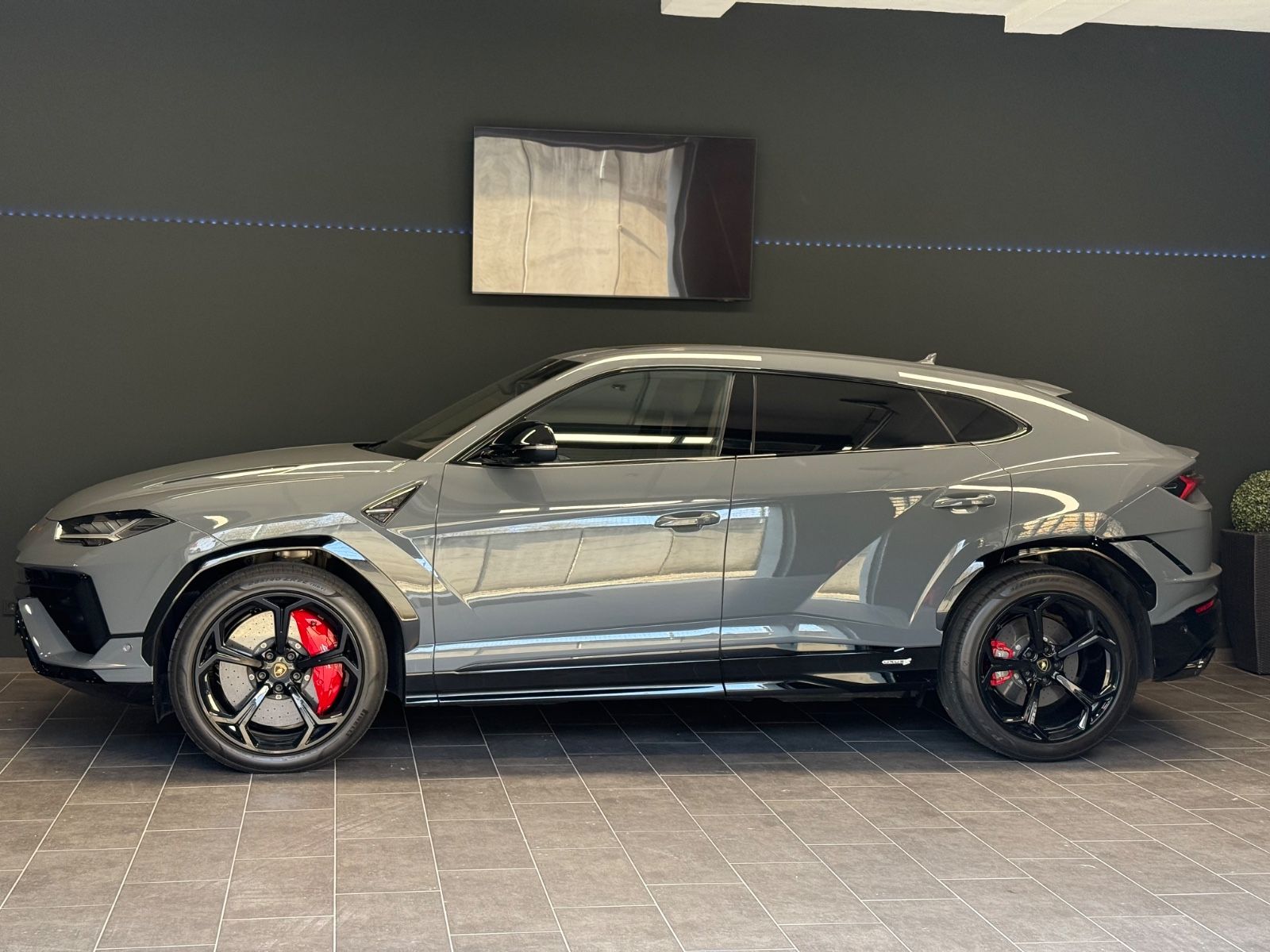 Lamborghini Urus S - Samsaru's Car Outlet