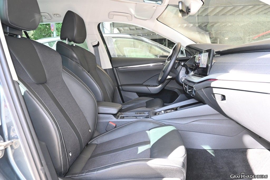 Skoda Octavia Combi 2.0 TDI DSG Style - Samsaru's Car Outlet