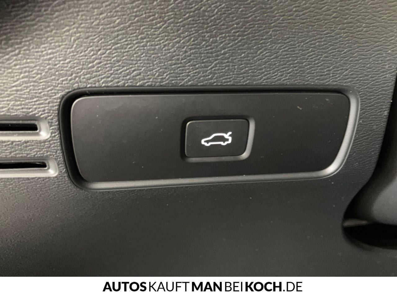 Volvo XC40 B3 DKG Core AHK LED SHZ/LHZ NAVI PDC/CAM!