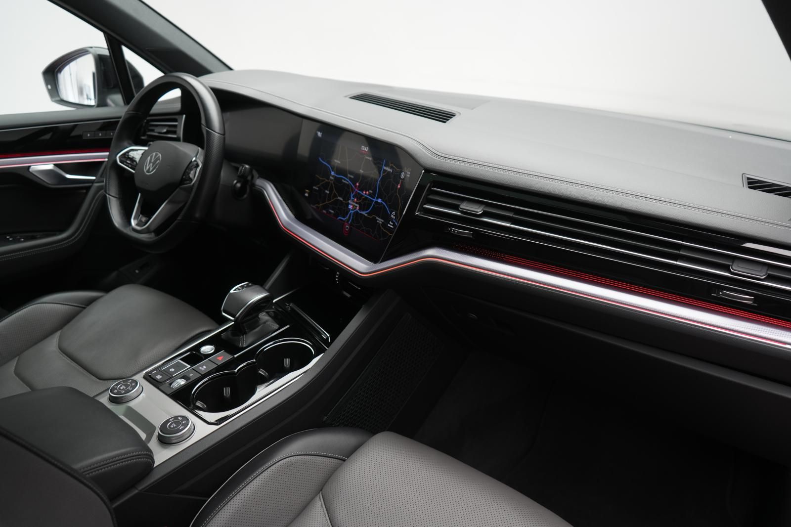 Volkswagen Touareg 3.0 V6 TDI 4Motion R line - Samsaru's Car Outlet