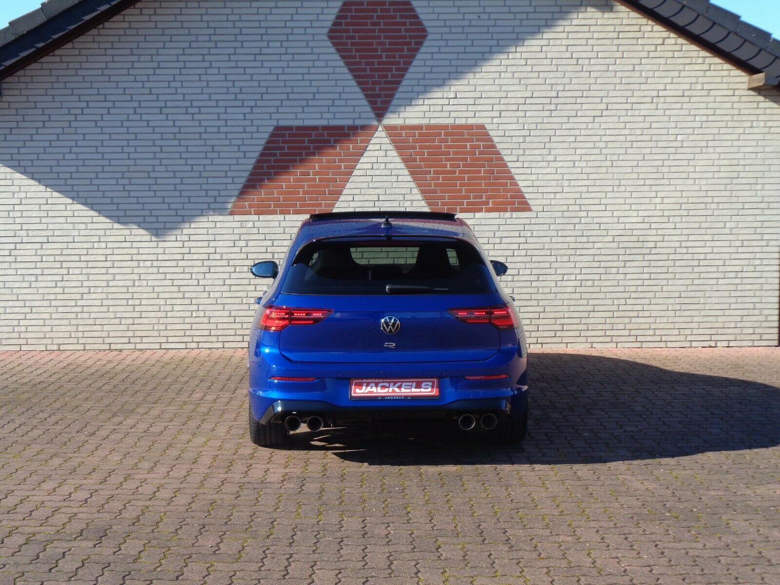 Volkswagen Golf VIII R 4Motion - Samsaru's Car Outlet