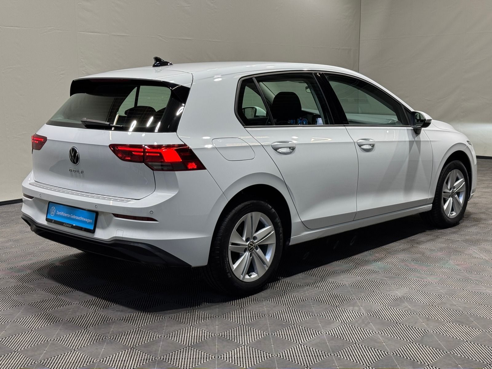 Volkswagen Golf Life 1.0 TSI - Samsaru's Car Outlet