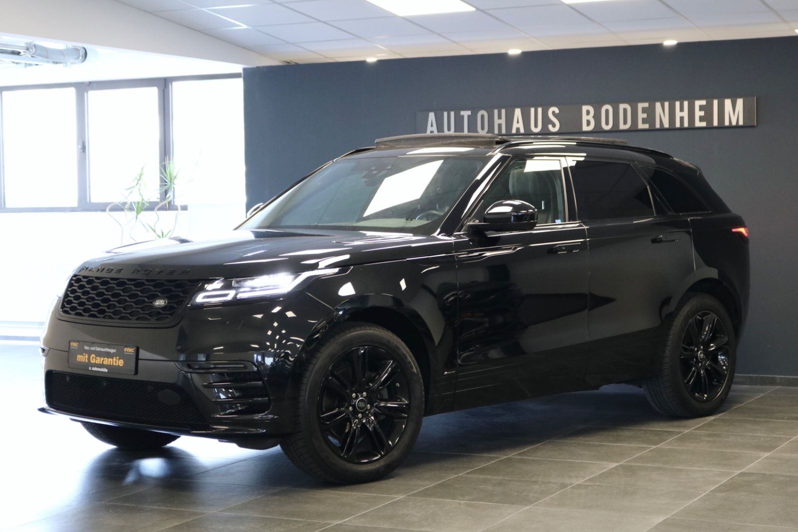 Range Rover Velar R-Dynamic - Samsaru's Car Outlet