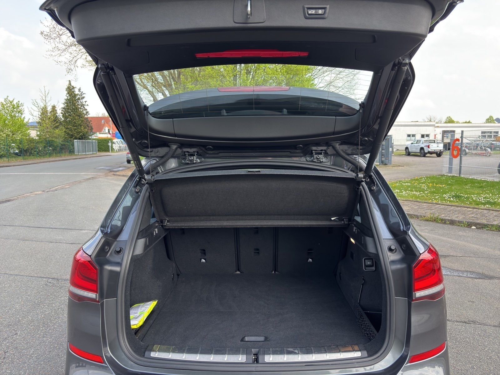 BMW X1 xDrive25e M Sport - Samsaru's Car Outlet