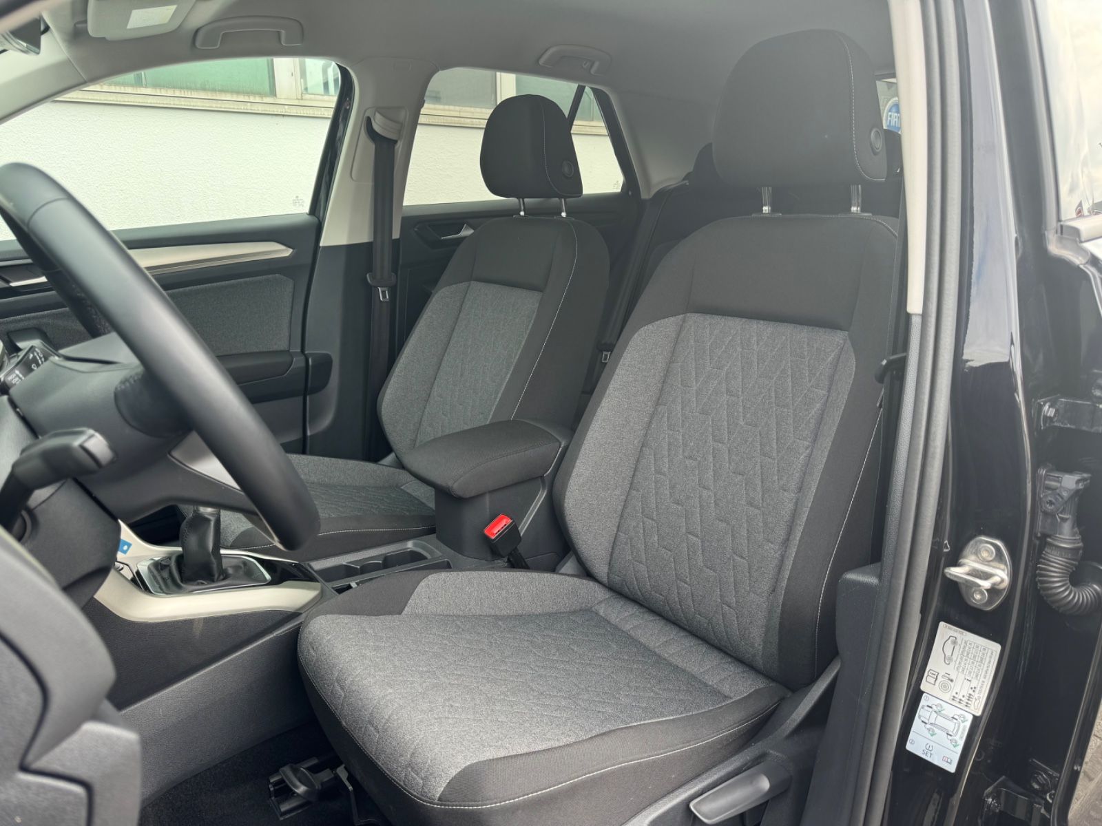 Volkswagen T-Roc Move - Samsaru's Car Outlet