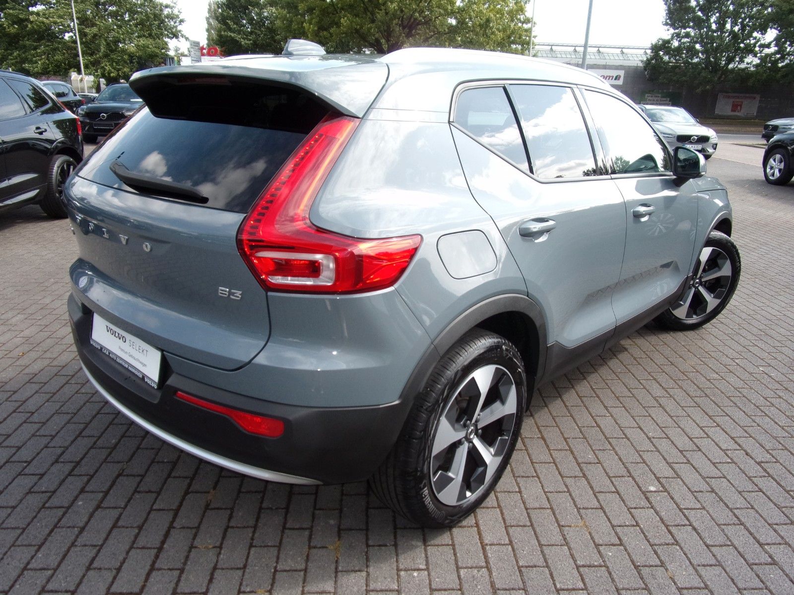 Volvo XC 40 B3 Core 2WD - Samsaru's Car Outlet