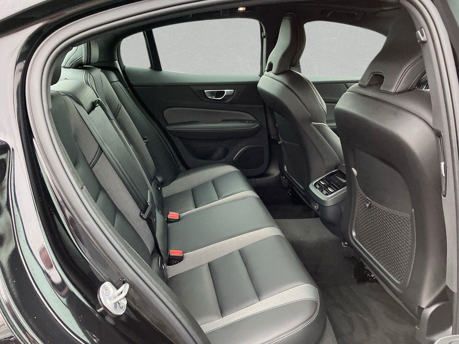 Volvo S60 B5 AWD Mild-Hybrid Ultimate Dark ACC BLIS SD