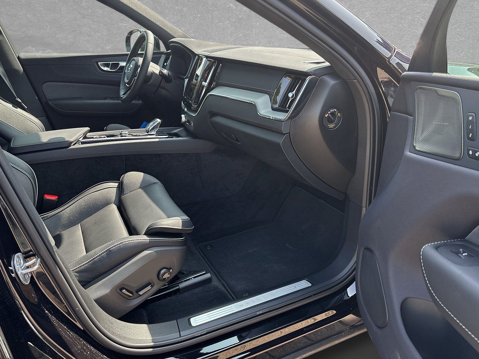 Volvo XC60 T8 PHEV AWD Ultra Black Edition *AHK+Harm.*