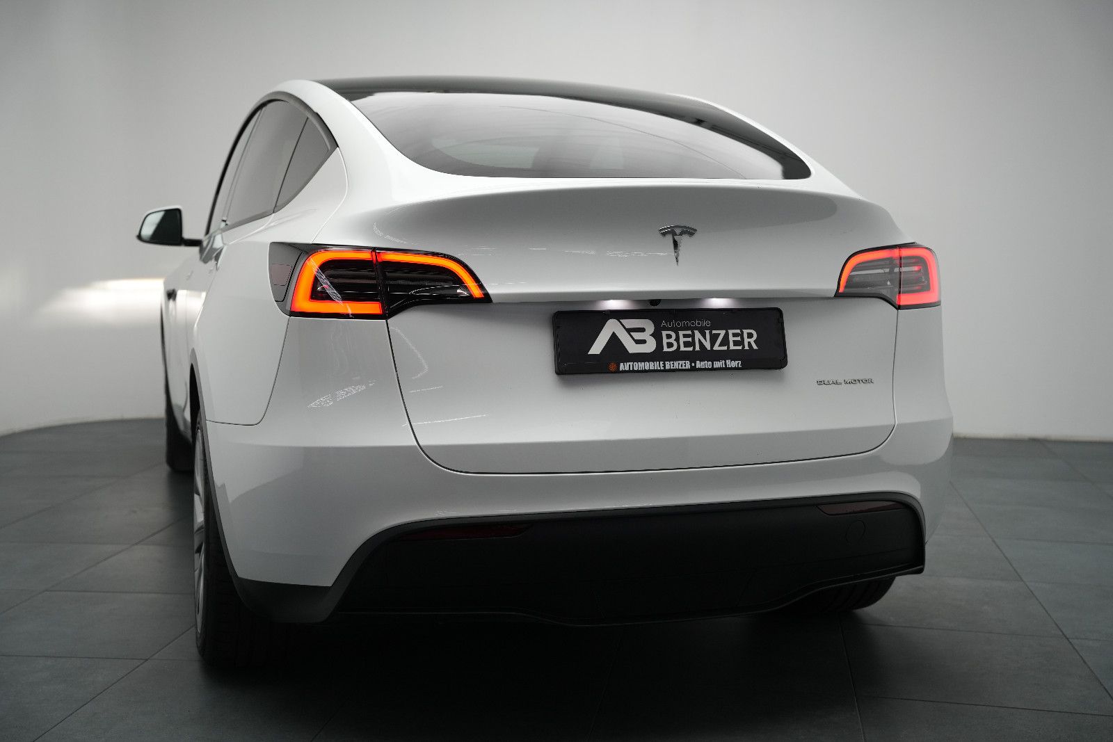 Tesla Model Y Long Range Dual*PanoramaGlasdach*Subwoof