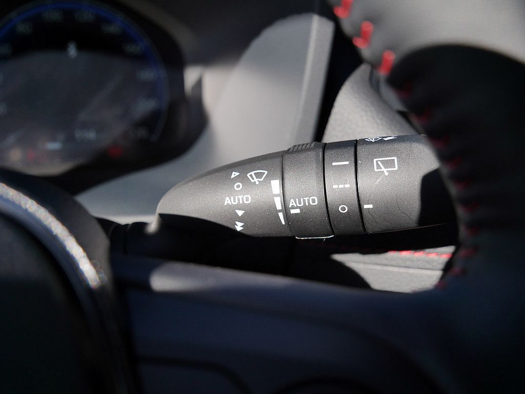 Toyota RAV 4 Plug-in Hybrid 4x4 AHK 1850 KG HUD teampla
