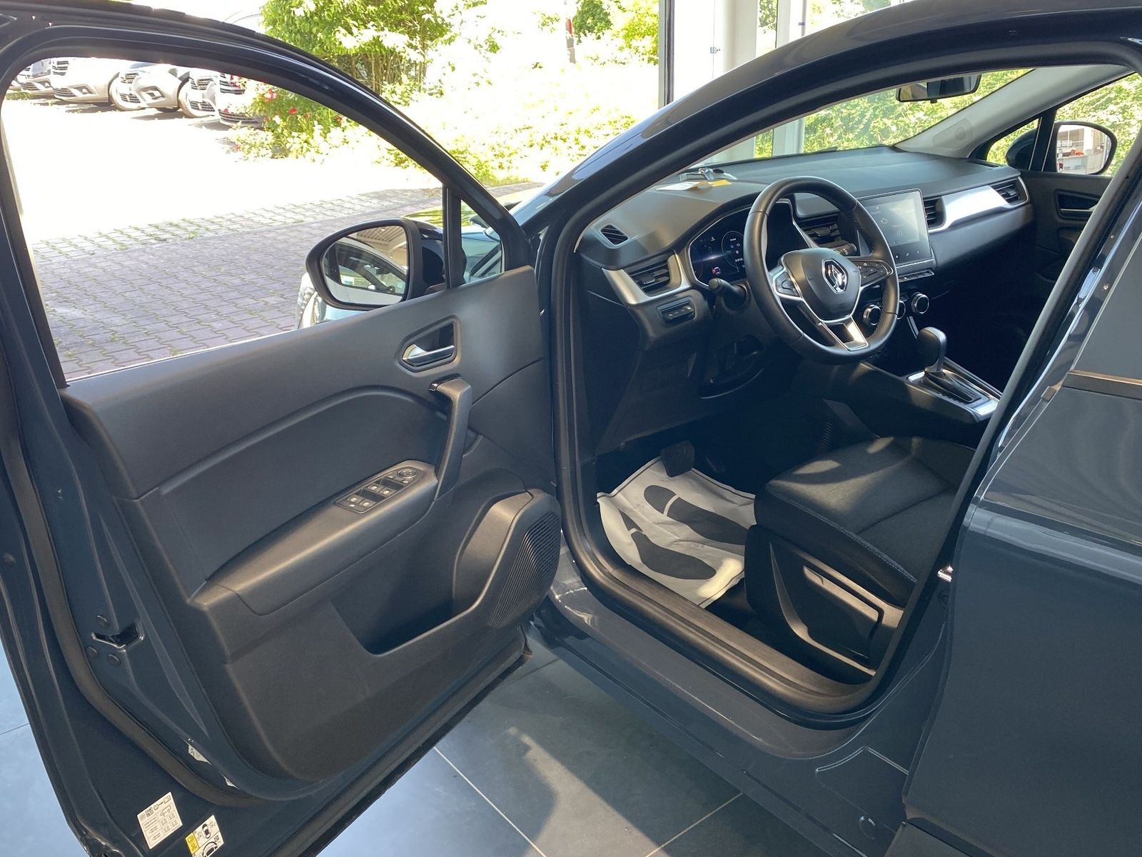 Renault Captur BUSINESS EDITION E-TECH Plug-in - Samsaru's Car Outlet
