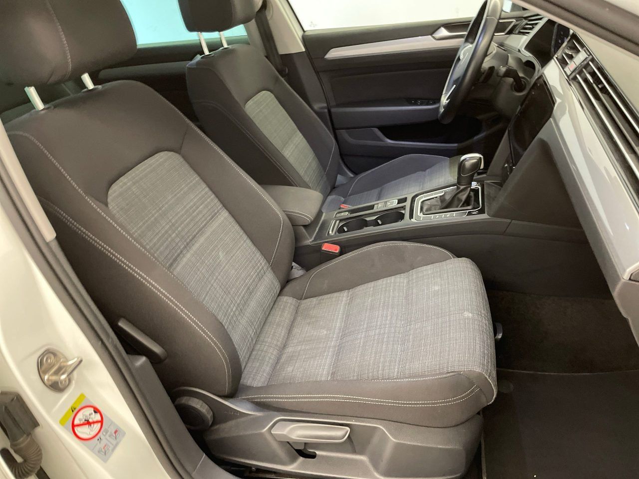 Volkswagen Passat Variant 2.0 TDI Business - Samsaru's Car Outlet