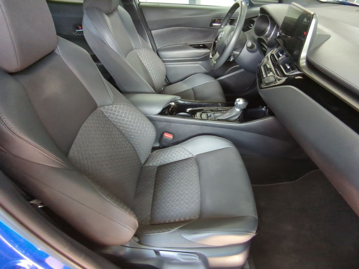 Toyota C-HR Hybrid - Samsaru's Car Outlet