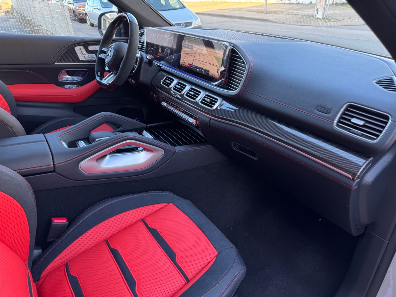 Mercedes-Benz COUPÉ|ROT|MY26|CARBON|BURMESTER|HEAD-UP|MASSAGE|
