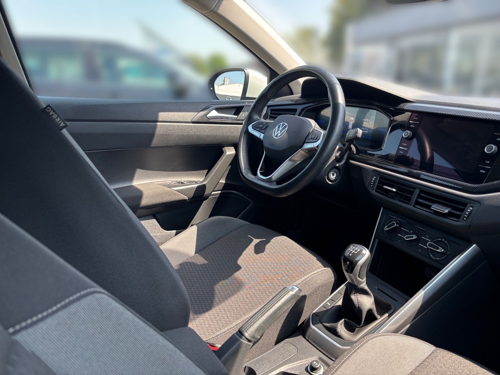 Volkswagen Taigo 1.0 TSI LIFE - Samsaru's Car Outlet