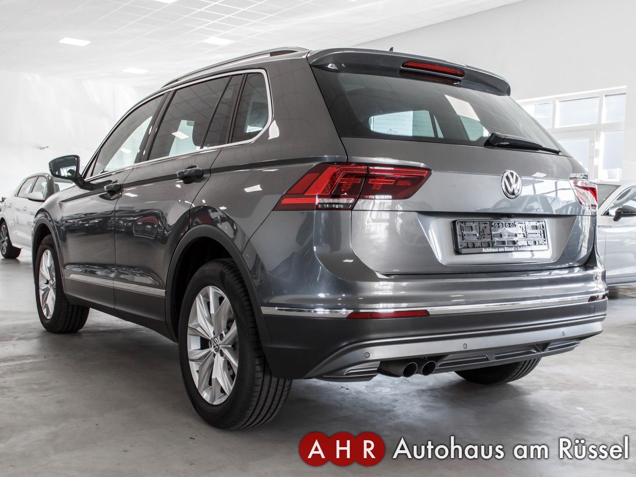 Volkswagen Tiguan Highline 2.0 TDI 4Motion - Samsaru's Car Outlet