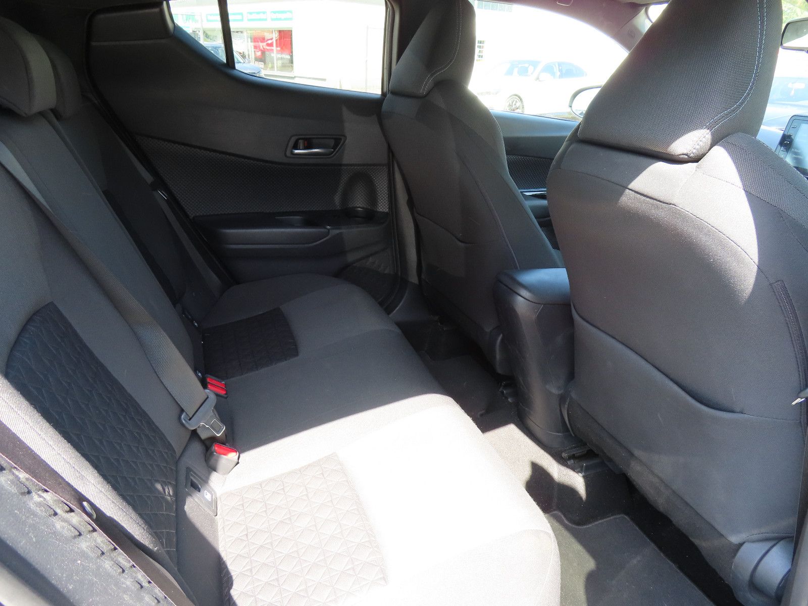 Toyota C-HR 1.8 Hybrid Style - Samsaru's Car Outlet