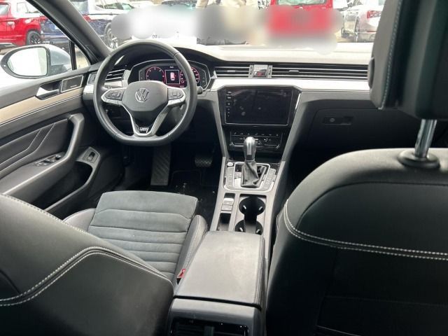 Volkswagen Passat Variant 2.0 TDI Elegance R-Line - Samsaru's Car Outlet