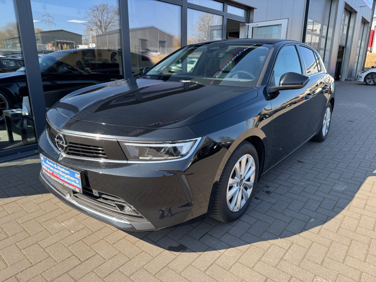 Opel Astra L Lim. 1.2 AUTOMATIK Elegance - Samsaru's Car Outlet