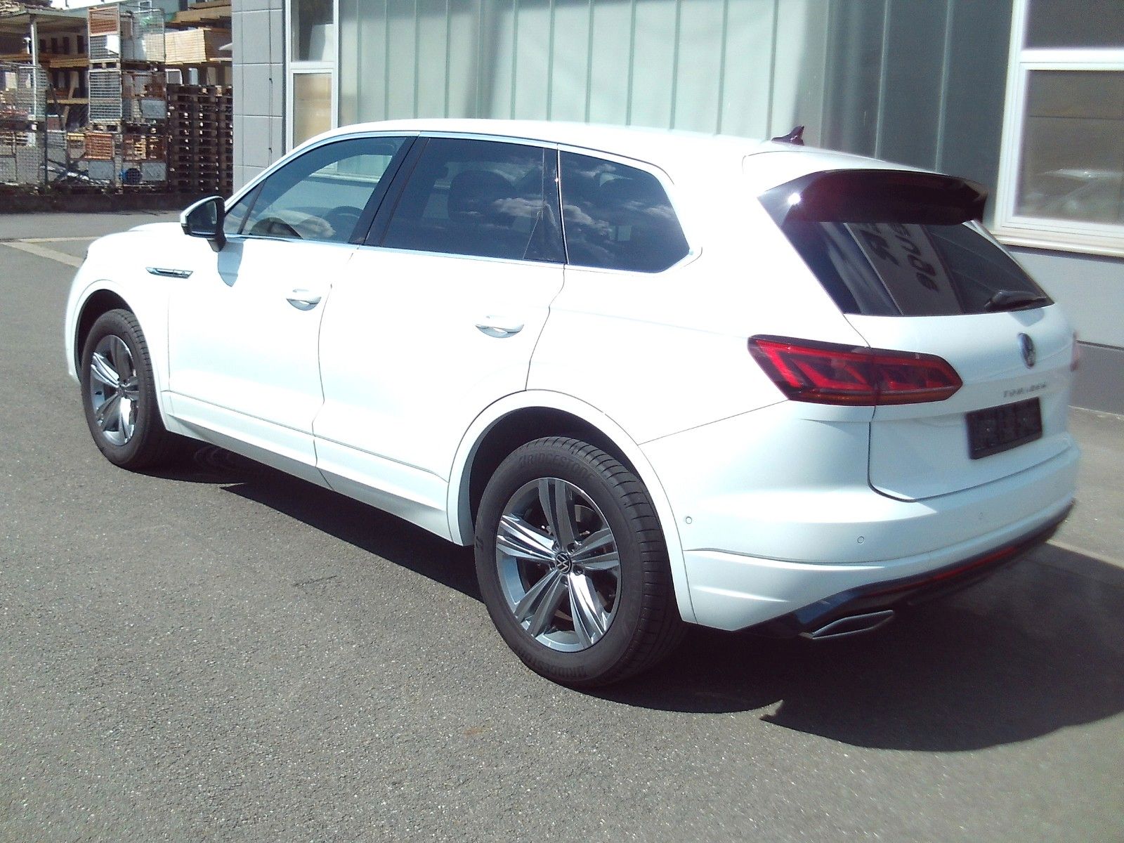 Volkswagen Touareg R-Line 4M - Samsaru's Car Outlet